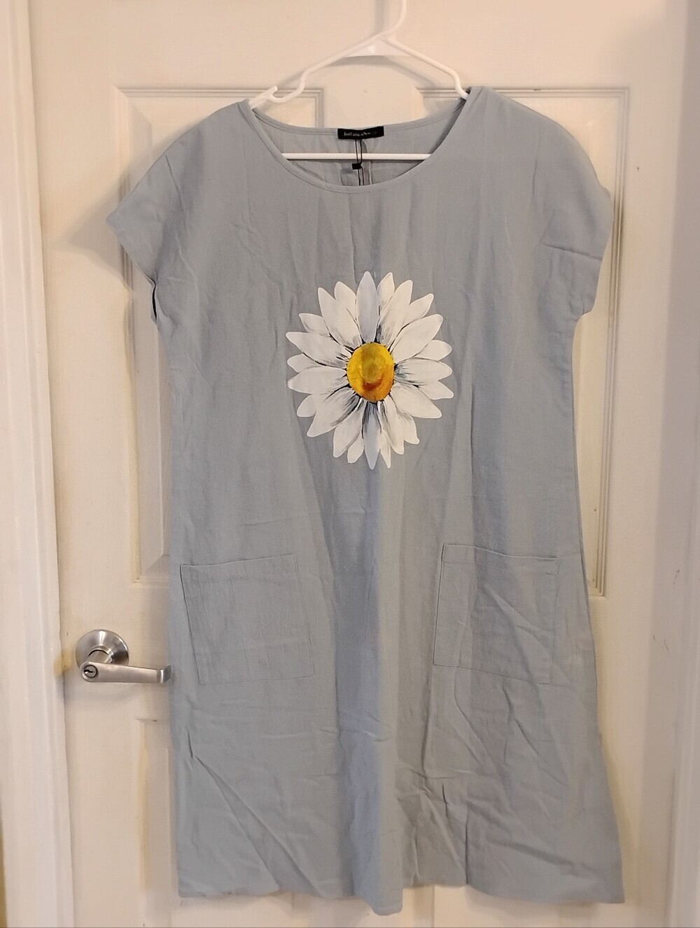 Just Fashion Now Woman's Short Sleeve Light Blue Midi Dress w/Daisy Print, NWT